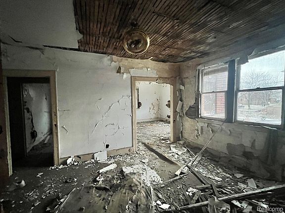 3rd image of 5406 Ivanhoe St