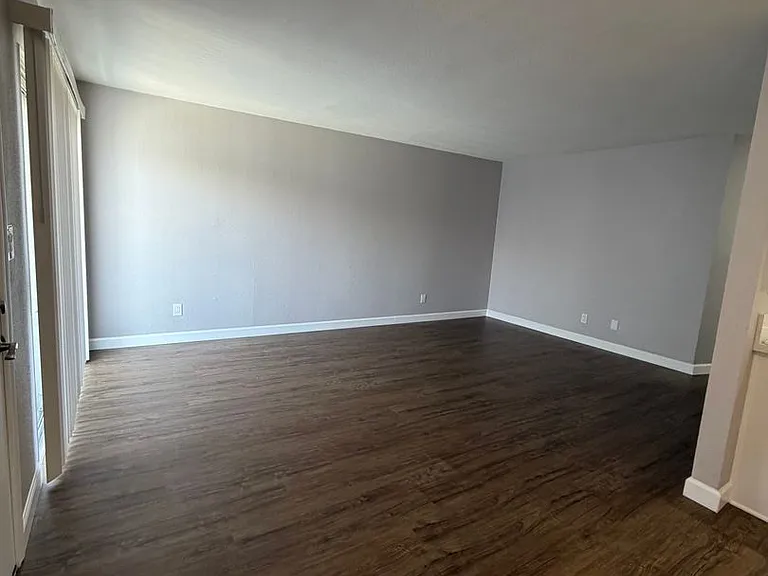 5916 Burnham Ave — Photo 9