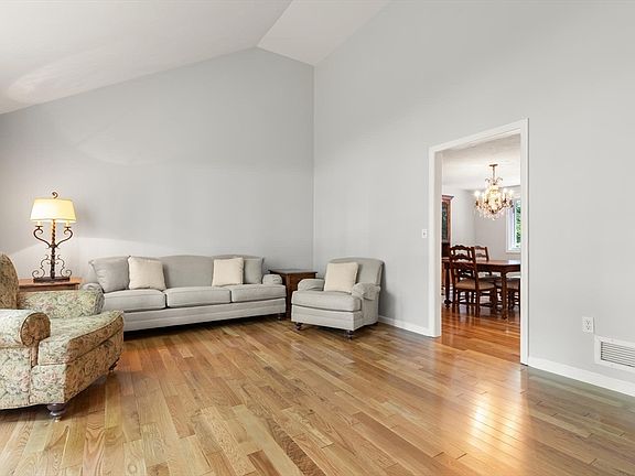 5th image of 24 Minihans Ln