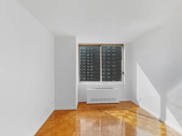 200 East 89th Street image 9 of 20