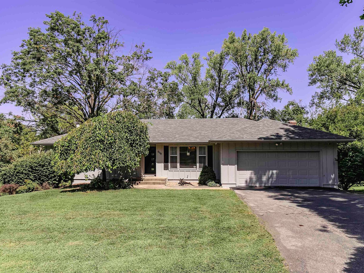 608 Herkimer St, Oskaloosa, KS 66066 Zillow