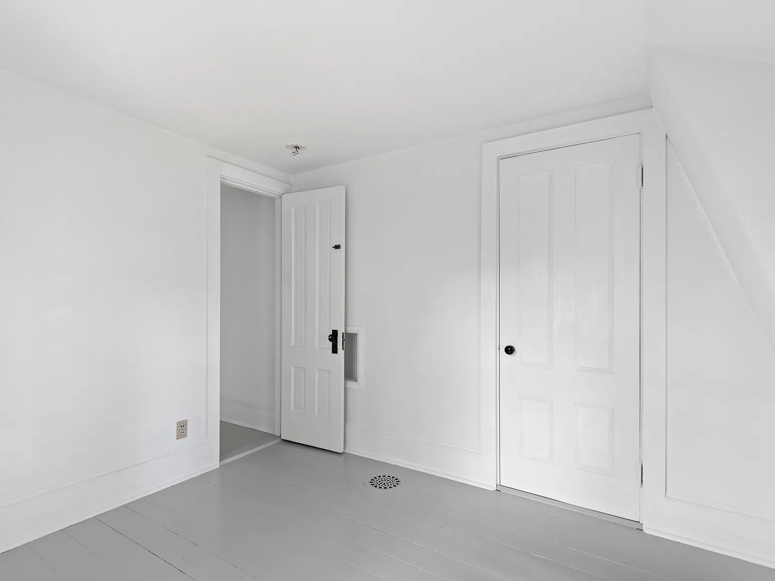 3 bed, 1334 sqft, $3,100 — Photo 1