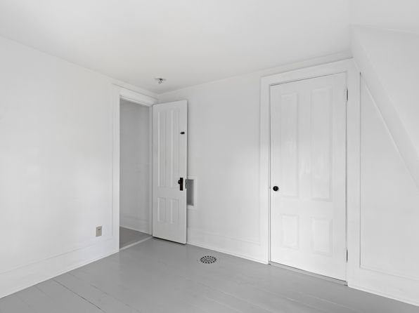 18 Agawam Rd