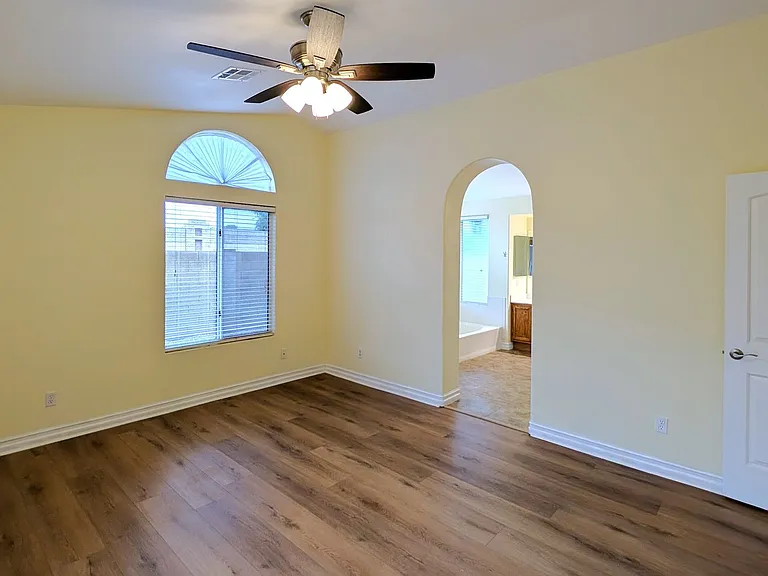 143 S Willow Creek St — Photo 15