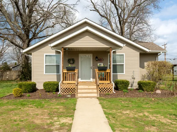 1914 Clarke St, Murphysboro, IL 62966