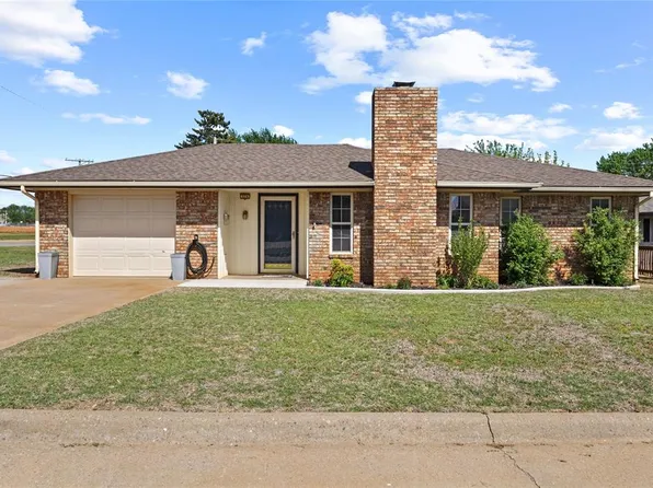 524 N 1st St, Weatherford, OK 73096