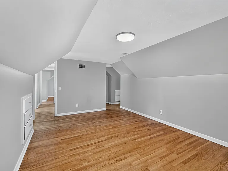 7318 Rosewood St — Photo 32