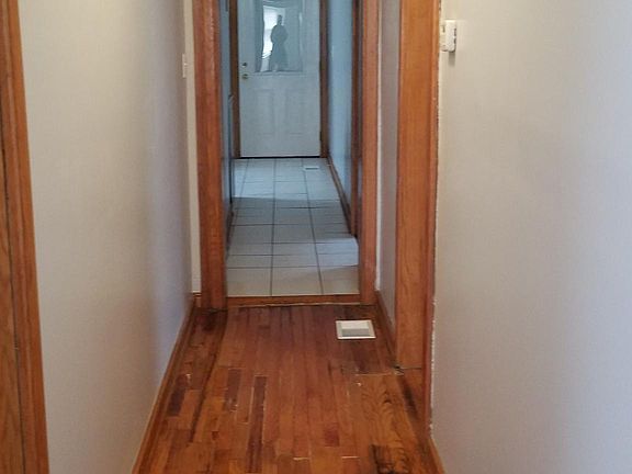 4th image of 10140 S Saint Lawrence Ave Unit 1