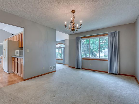 5th image of 1321 Forest Cir