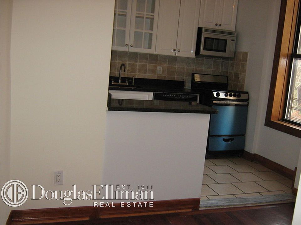 1st image of 159 2nd Ave APT 5