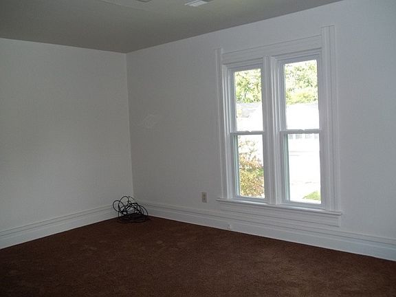 4th image of 402 S Grove St