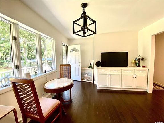 5th image of 30 Hillcrest Dr