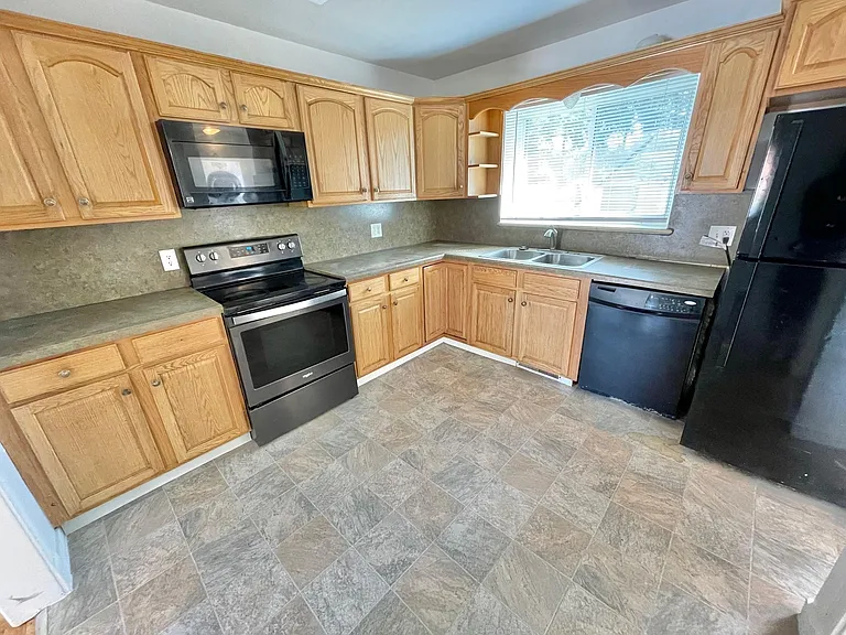 2146 S Zenobia St — Photo 4