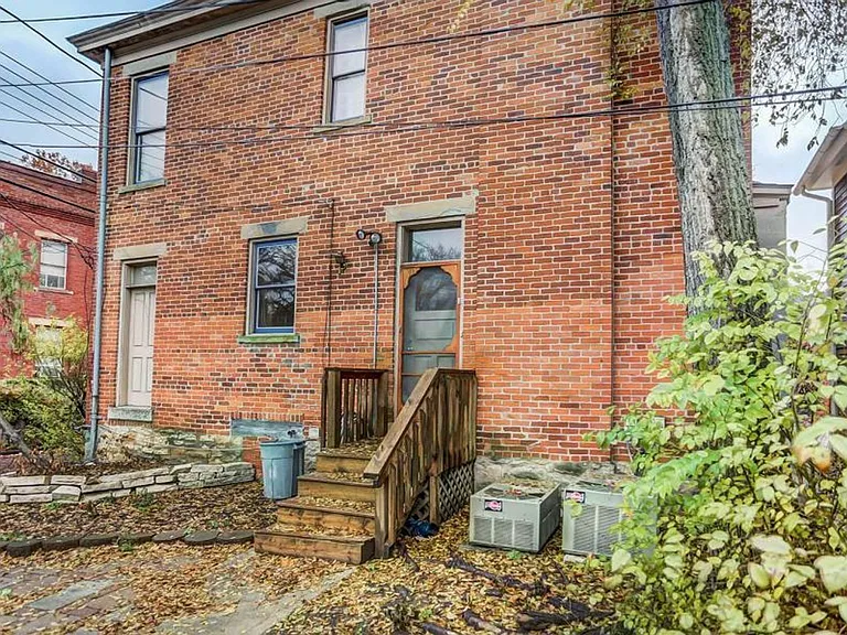 250 Wilber Ave — Photo 3