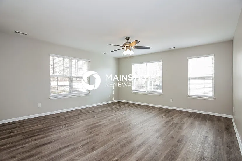 1135 Larkspur Ln — Photo 2