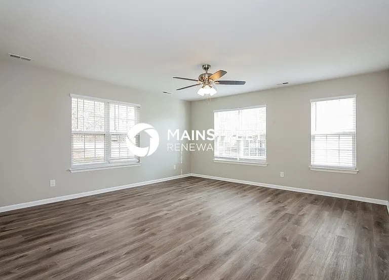 1135 Larkspur Ln — Photo 4