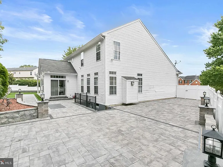 7202 Exbury Ct — Photo 50