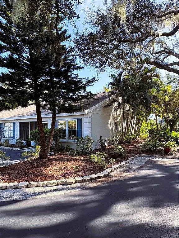 2 bed, 2.0 bath, 1013 sqft, $2,395 — Photo 2