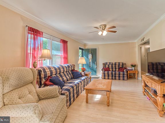 3rd image of 204 Austin Dr