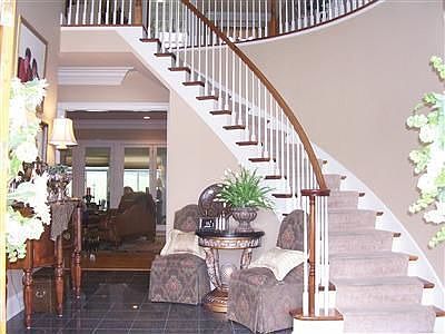 3rd image of 118 Parker Ln