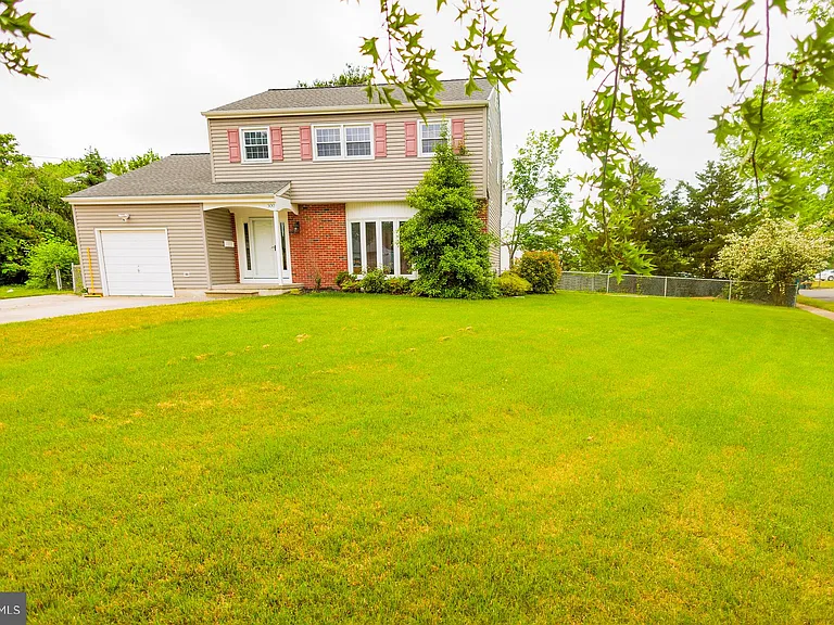 300 Macclelland Ave — Photo 5