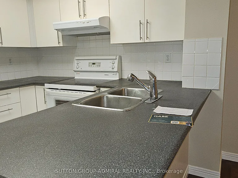 942 Yonge St #517 — Photo 8
