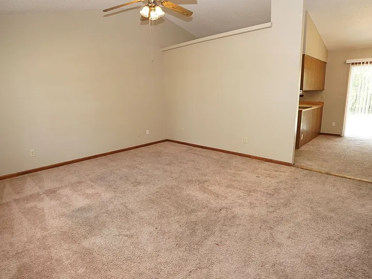 103 N Ginger Dr — Photo 2