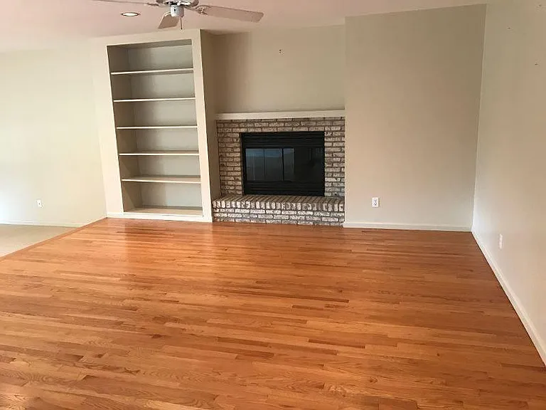2704 Cherry Hills Dr — Photo 10