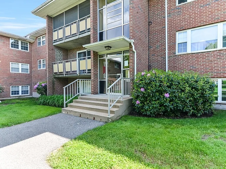 219 Rock St #G9 — Photo 25