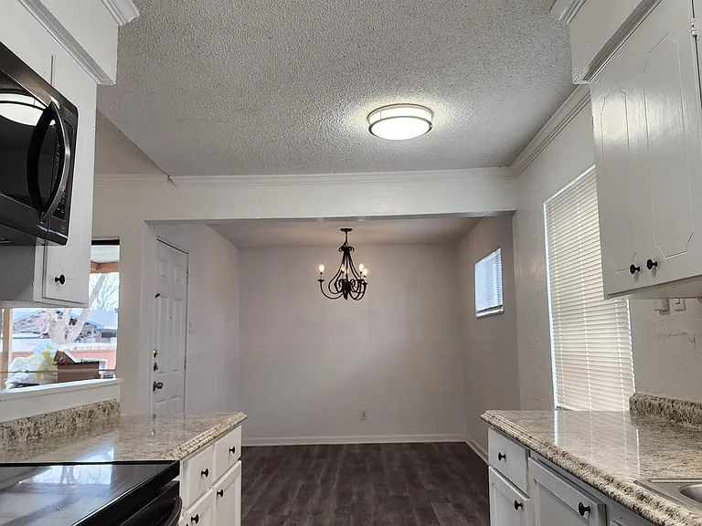 606 White Dr — Photo 2
