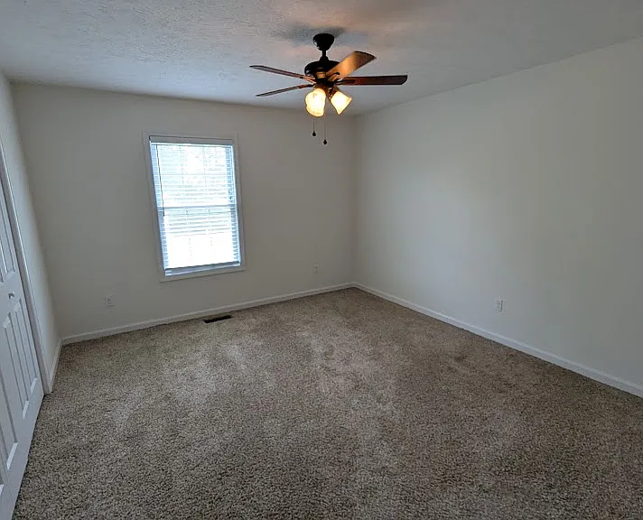 584 Douglas Ln — Photo 11