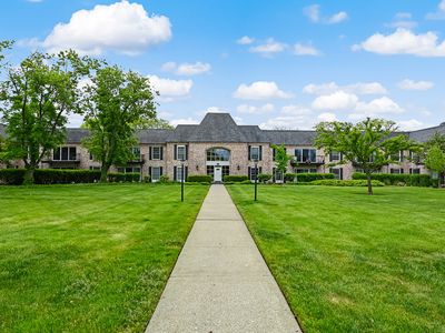 136 Carriage Way Dr #C-112, Willowbrook, IL, 60527