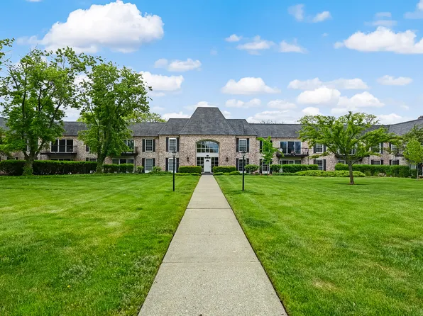 136 Carriage Way Dr #C-112, Willowbrook, IL 60527