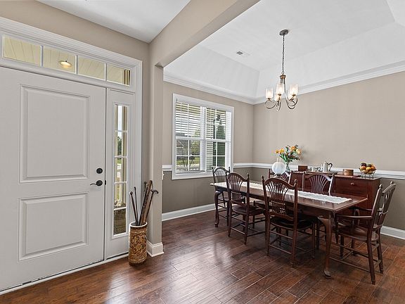 4th image of 110 Courtland Dr