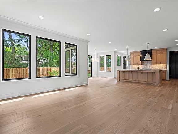 3rd image of 7101 Buena Vista St