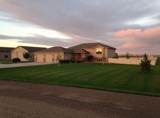 6933 81st St, Bismarck, ND 58503