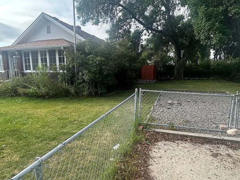 1036 Lewis Ave — Photo 3