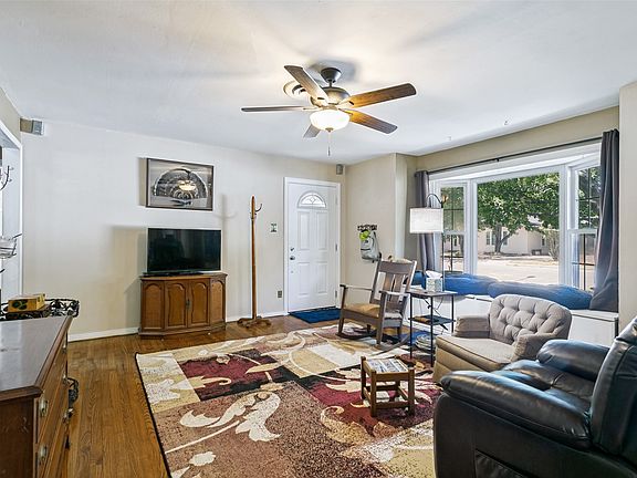4th image of 2721 Halbert St