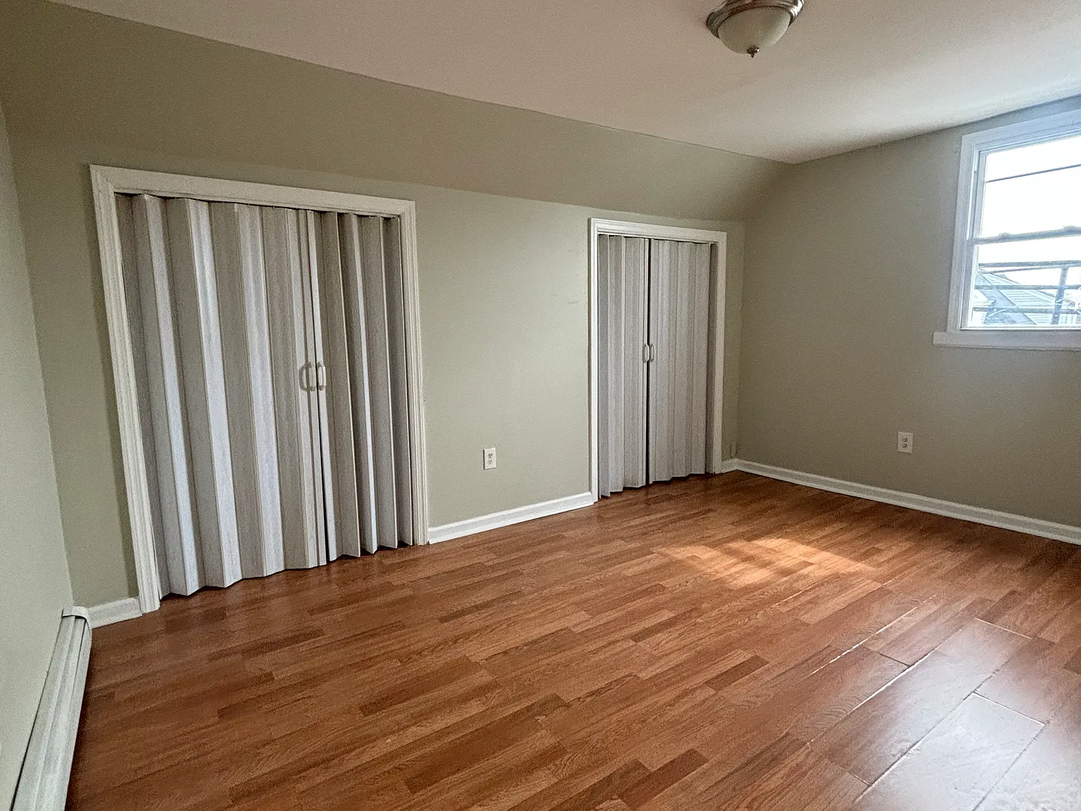 5 bed, 1400 sqft, $2,850 — Photo 4
