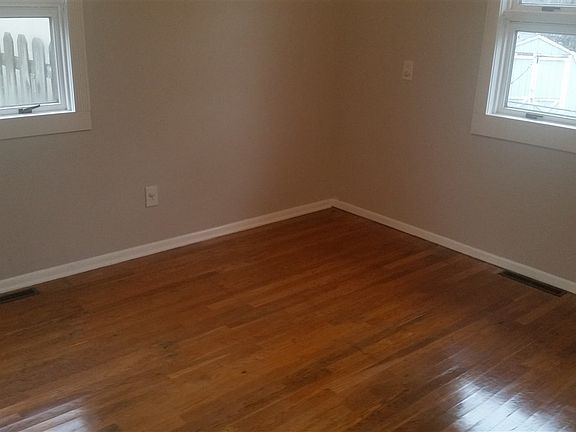 3rd image of 316 Eastwood Dr