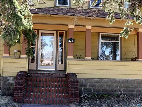 2nd image of 221 W 1st Ave