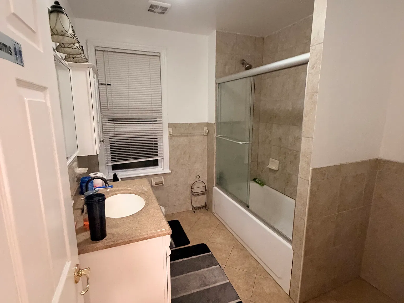 3 bed, 1400 sqft, $3,000 — Photo 1