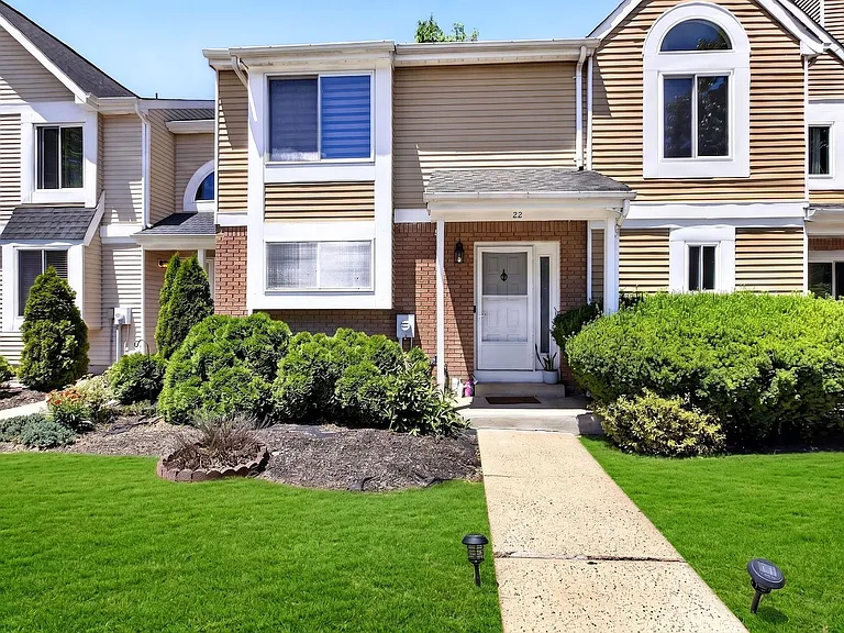 22 Bradovra Ct — Photo 2