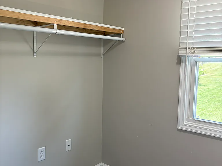 Bedroom 1 closet/multi-purpose space