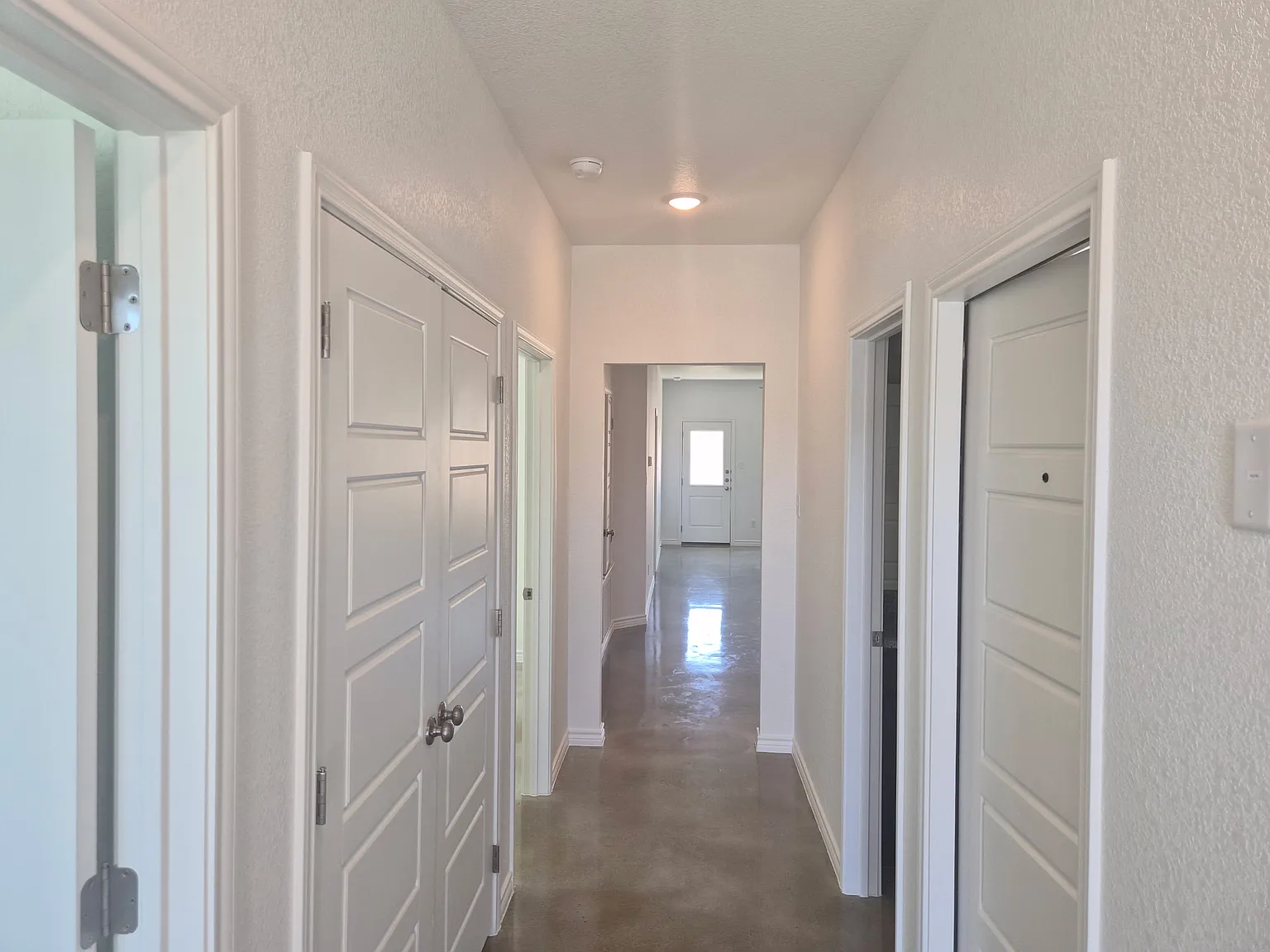 3 bed, 1175 sqft, $1,600 — Photo 1