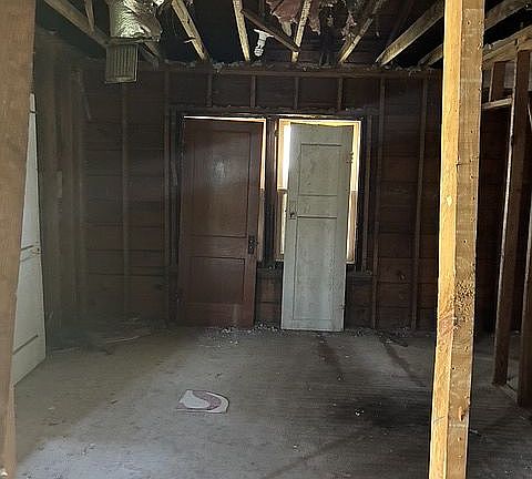 2nd image of 1137 NE 19th St