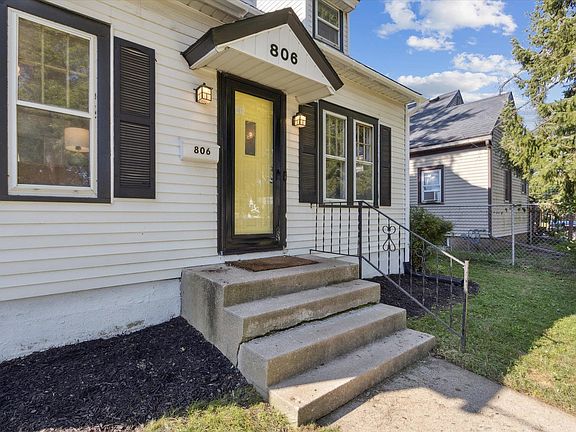 5th image of 806 Blaine Ave