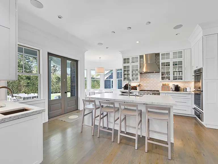 52 Quogue St #2 — Photo 7