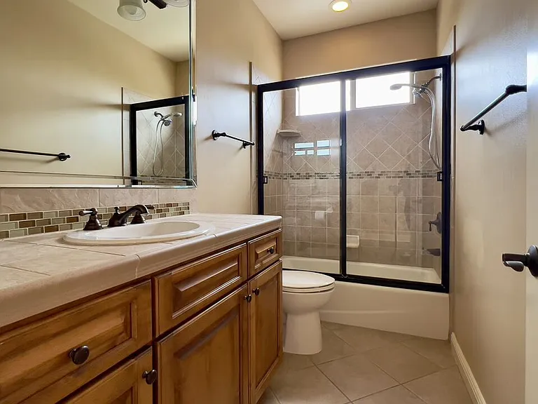 1011 Green Ln — Photo 30