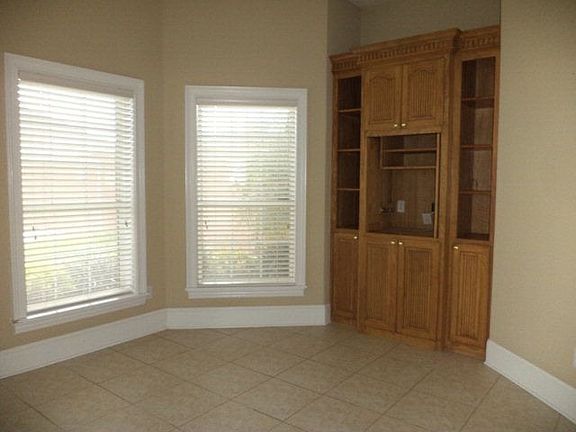 5th image of 4111 Loriemark Dr